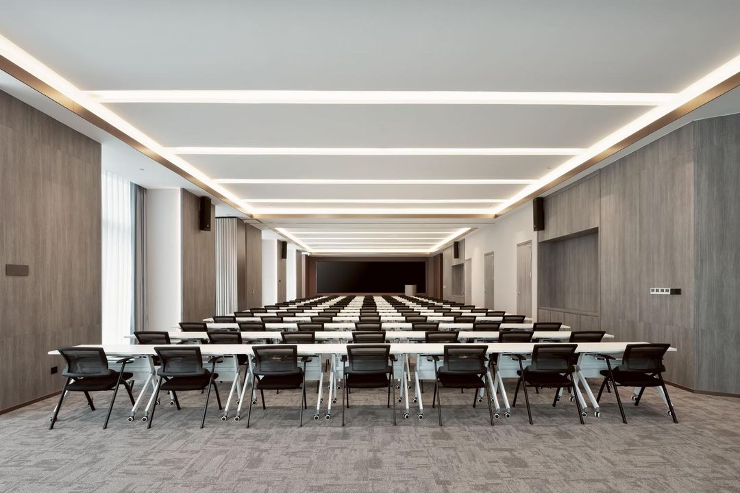 朗丽兹酒店(天津五大道小白楼地铁站店)