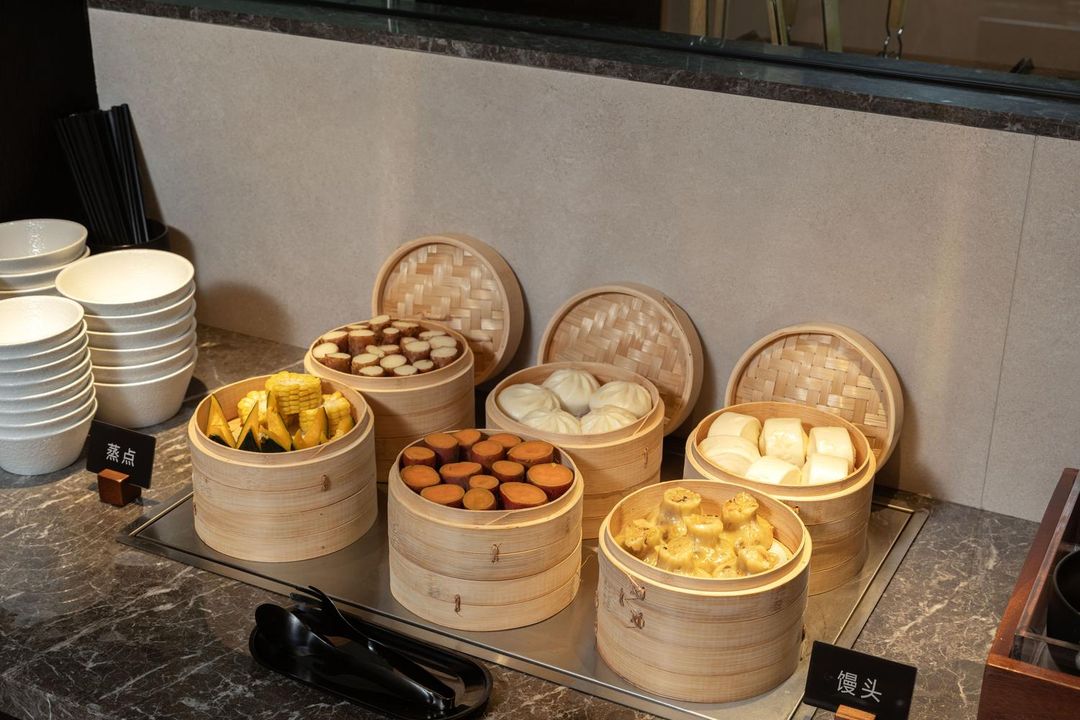 青岛中央商务区山东路亚朵酒店