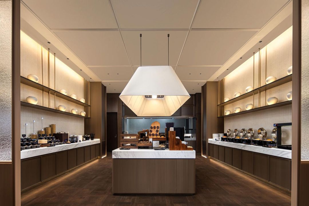 青岛中央商务区山东路亚朵酒店