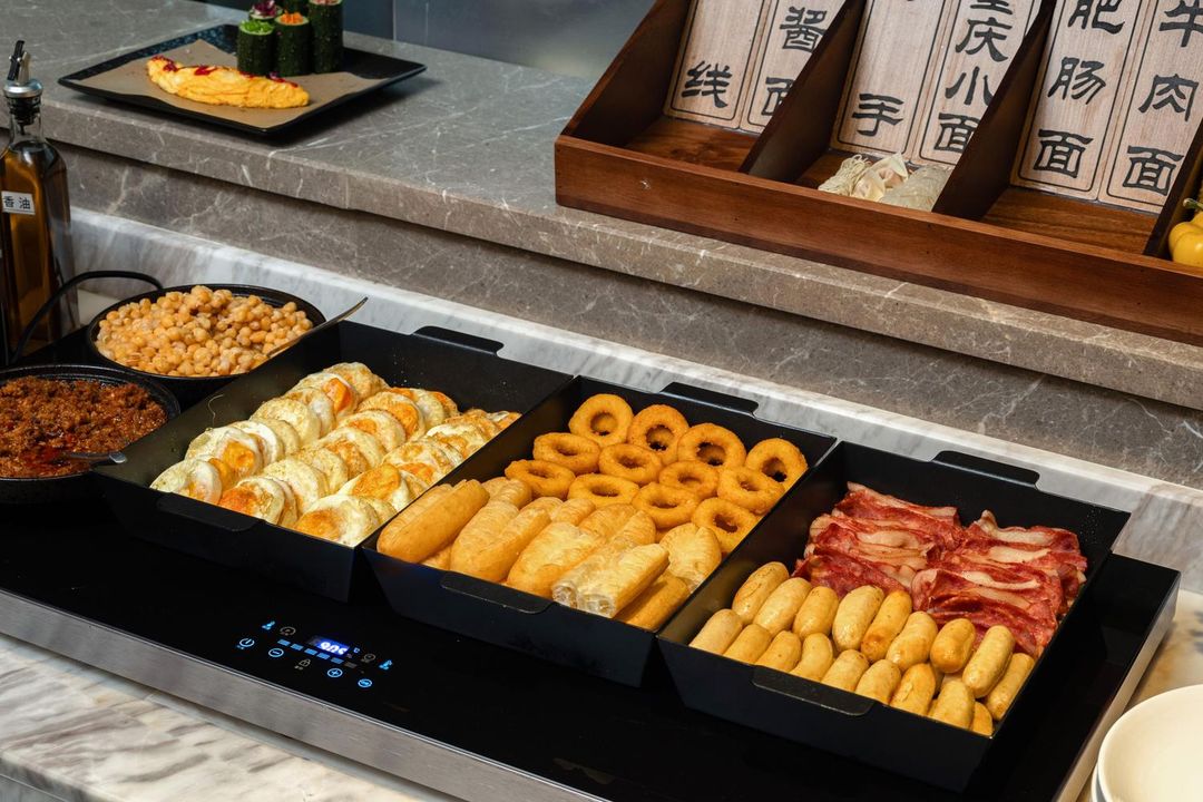 重庆南滨路皇冠国际江景亚朵酒店