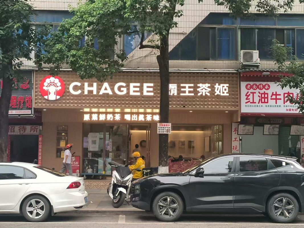 贵阳小河锦江路地铁站桔子水晶酒店