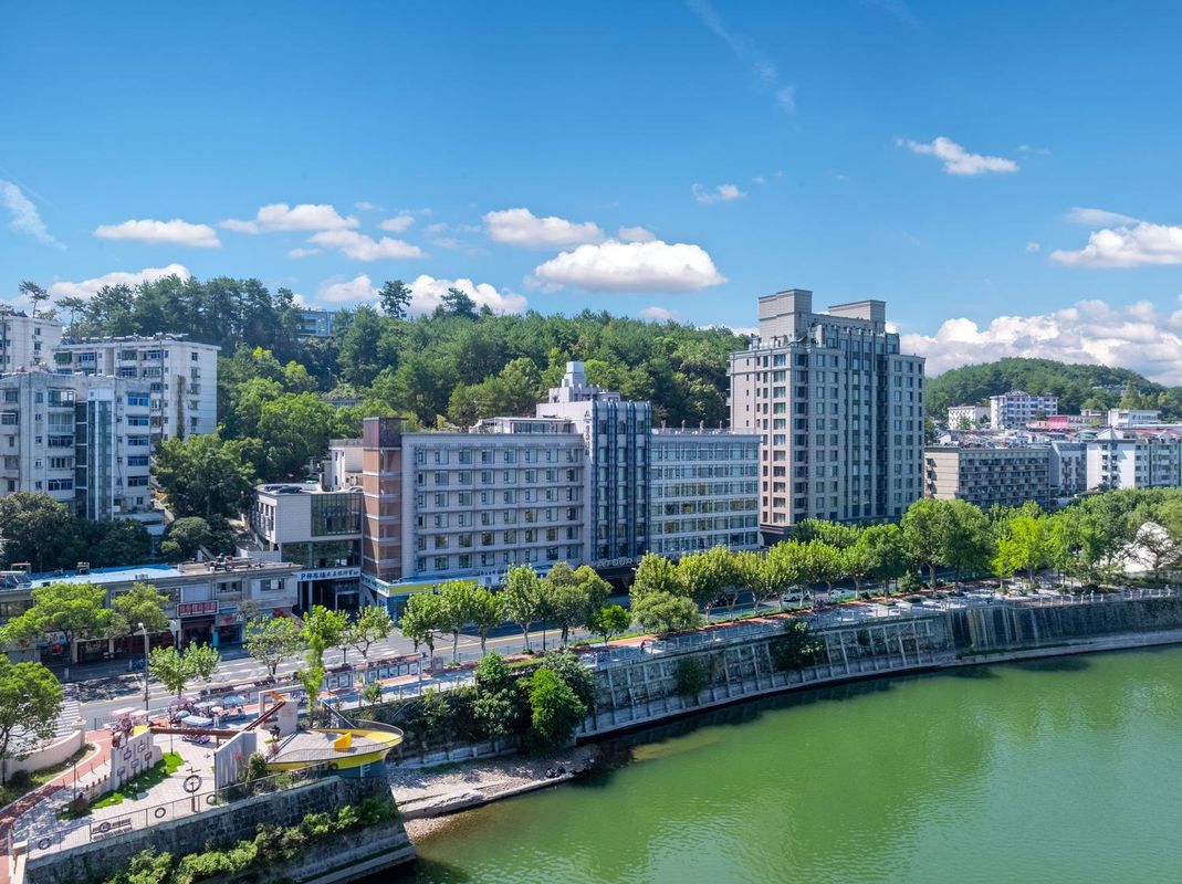千岛湖中心湖区亚朵酒店