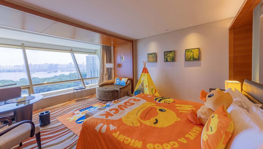 小黄鸭主题尊享景观房钱塘江景