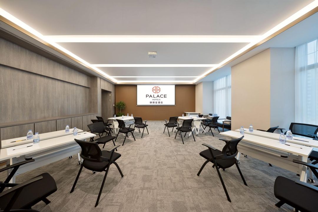 朗丽兹酒店(天津五大道小白楼地铁站店)