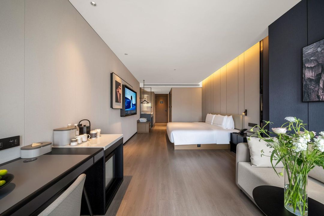 重庆观音桥北滨一路江景亚朵酒店