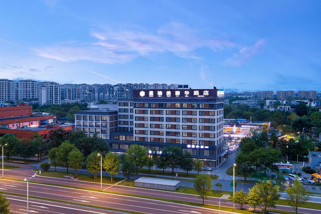 成都星瑞美丽华酒店(电子科技大学百草路地铁站店)