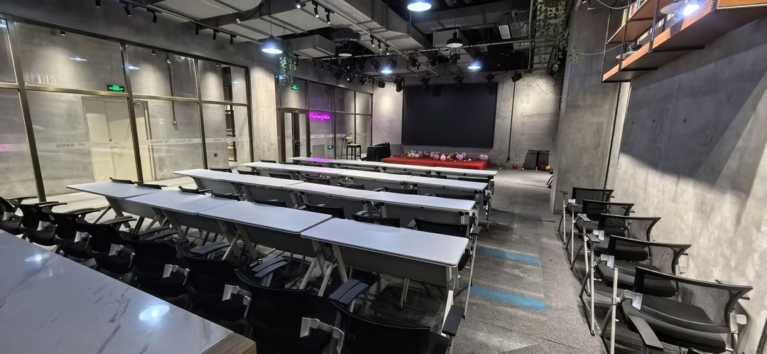 沈阳南塔文富路地铁站亚朵酒店