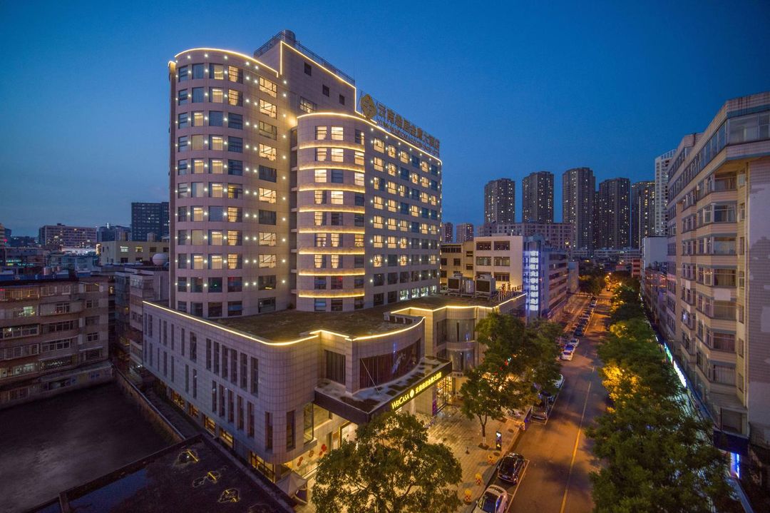 云南维居金鹰大酒店(昆明火车站双桥夜市风情街店)