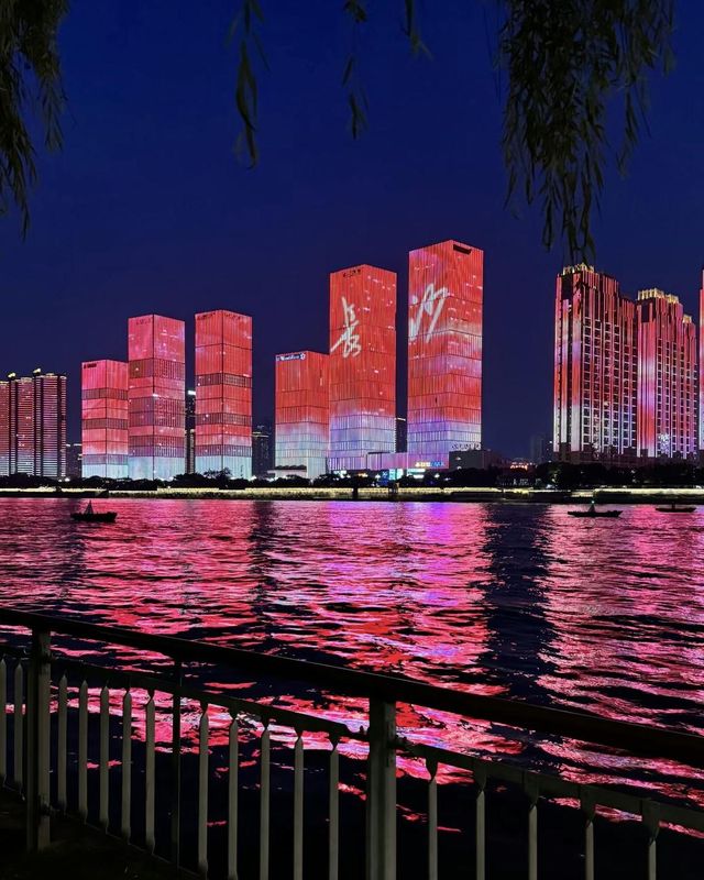 凯里亚德全套房酒店(湖南金融中心店)