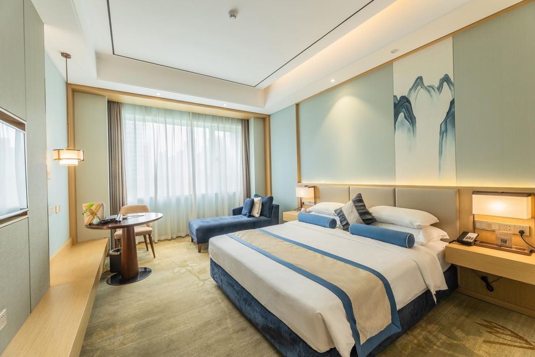 润华世纪酒店(济南西站国际会展中心店)