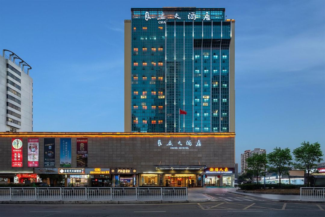 深圳长安大酒店(罗湖口岸黄贝岭地铁站店)