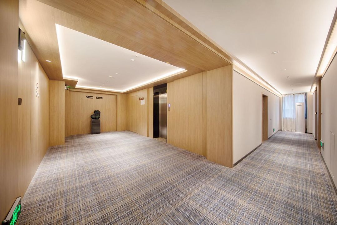 鹭月酒店(深圳华强北科学馆地铁站店)