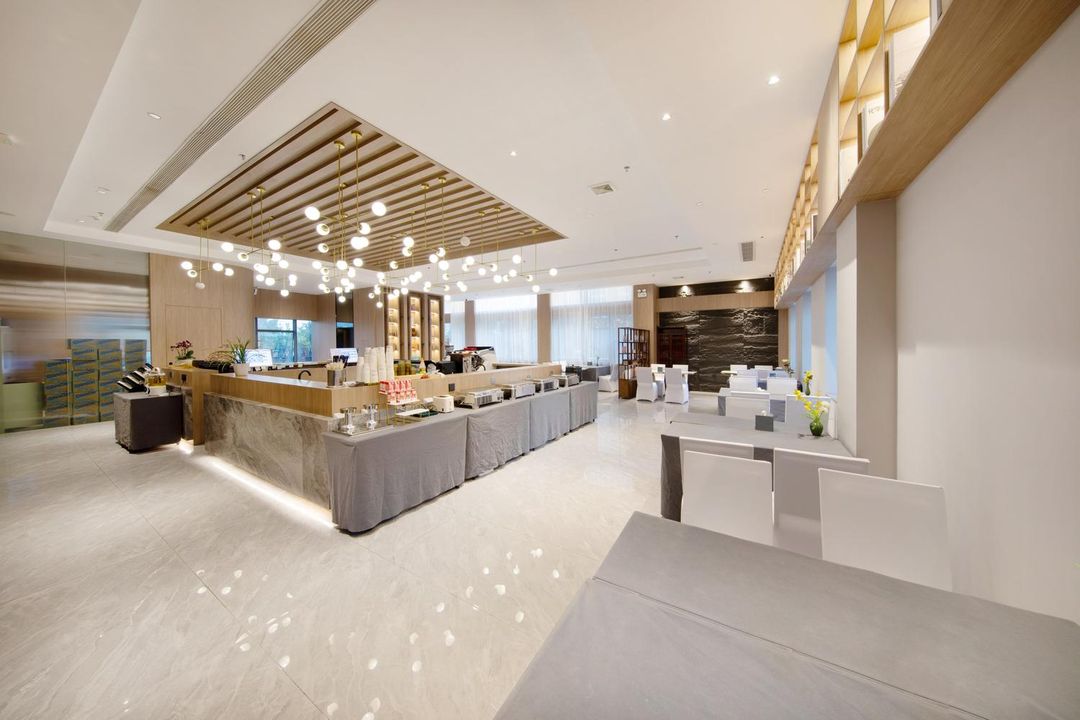 鹭月酒店(深圳华强北科学馆地铁站店)