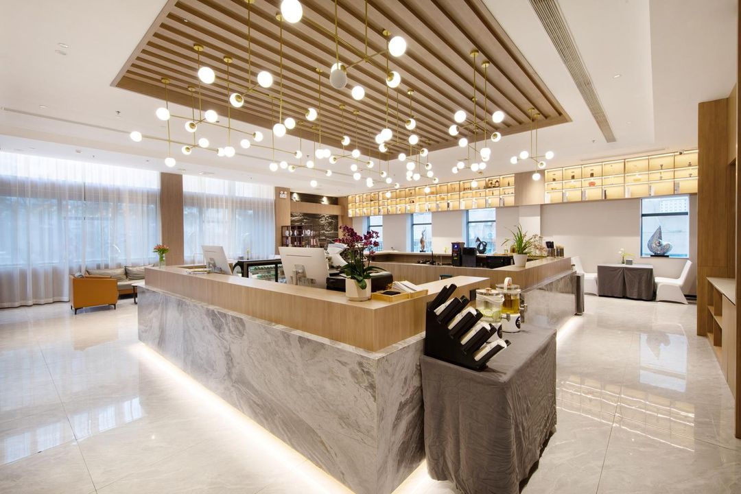 鹭月酒店(深圳华强北科学馆地铁站店)