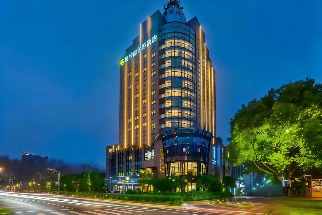 杭州锦华庭国际酒店(临平银泰城邱山大街地铁站店)