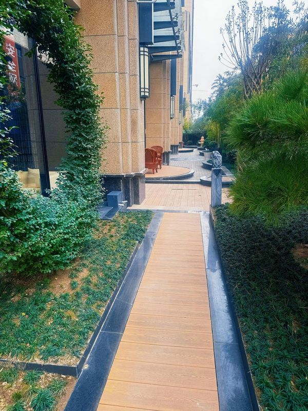 西安国际会展中心建国铂萃酒店(国际港务区地铁站店)