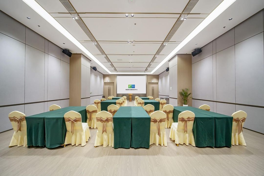 智选假日酒店(南京东方万汇城青奥体育公园店)
