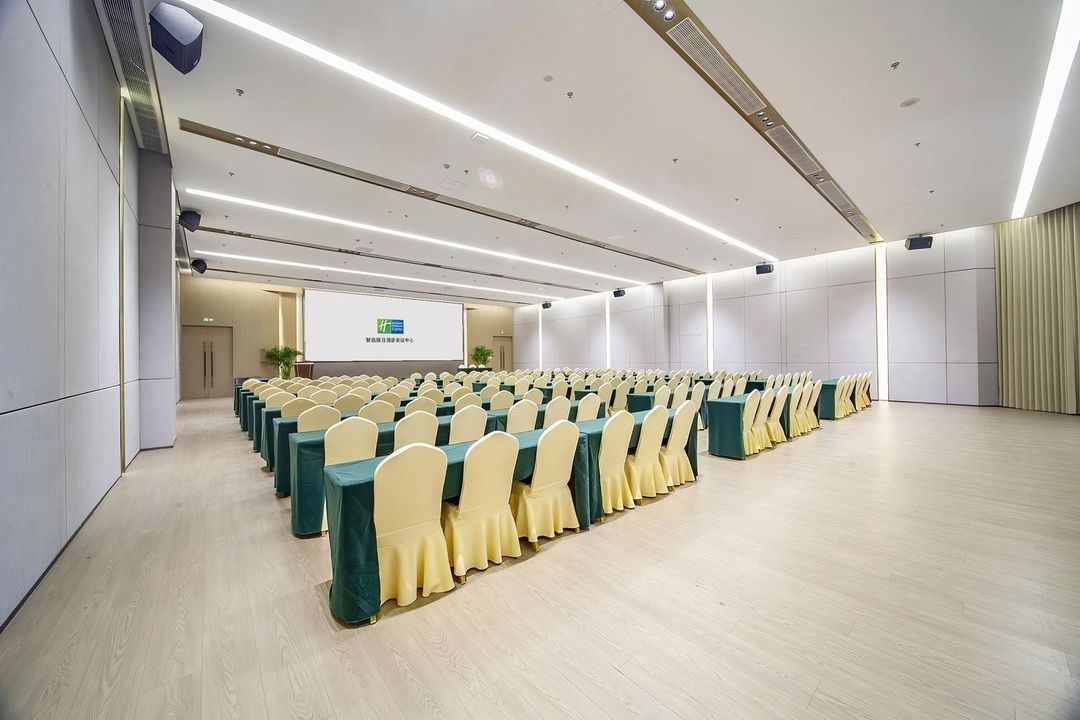 智选假日酒店(南京东方万汇城青奥体育公园店)