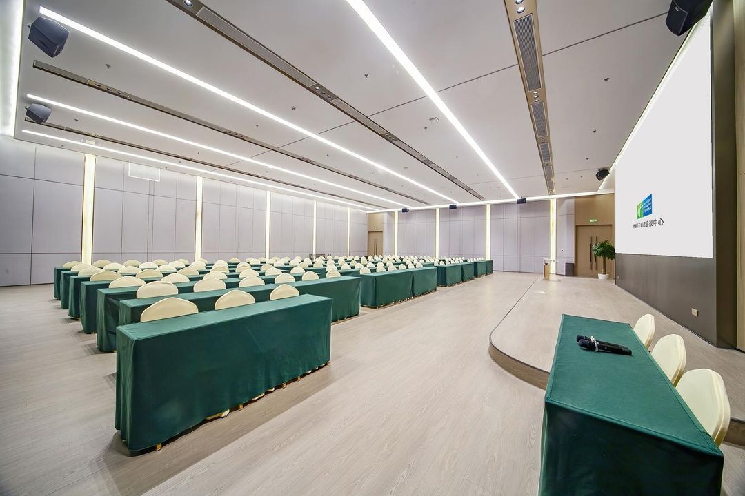 万汇城酒店(南京江北新区工业大学店)