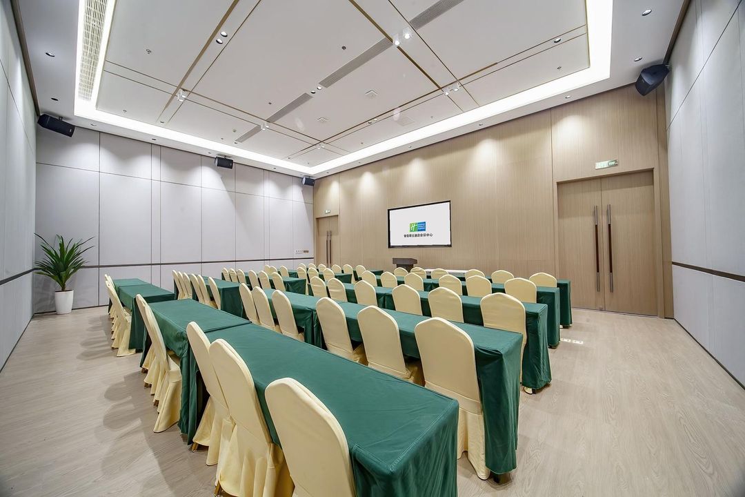 万汇城酒店(南京江北新区工业大学店)