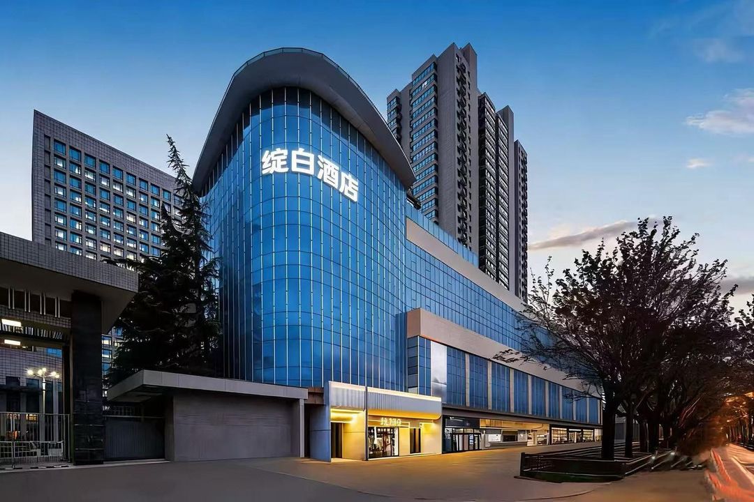 绽白艺术酒店(西安大唐不夜城小寨地铁站店)