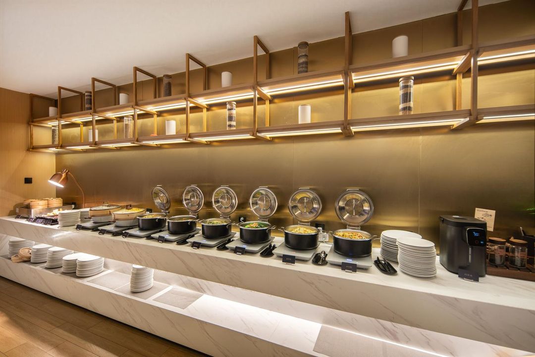 重庆西站站前广场亚朵酒店
