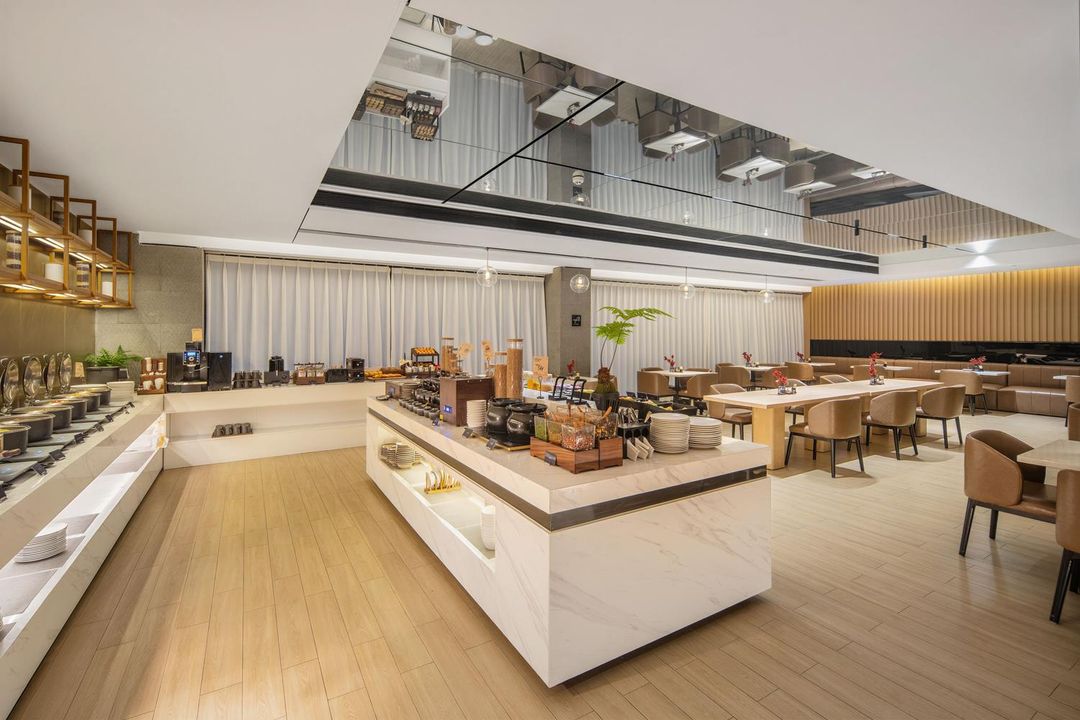 重庆西站站前广场亚朵酒店