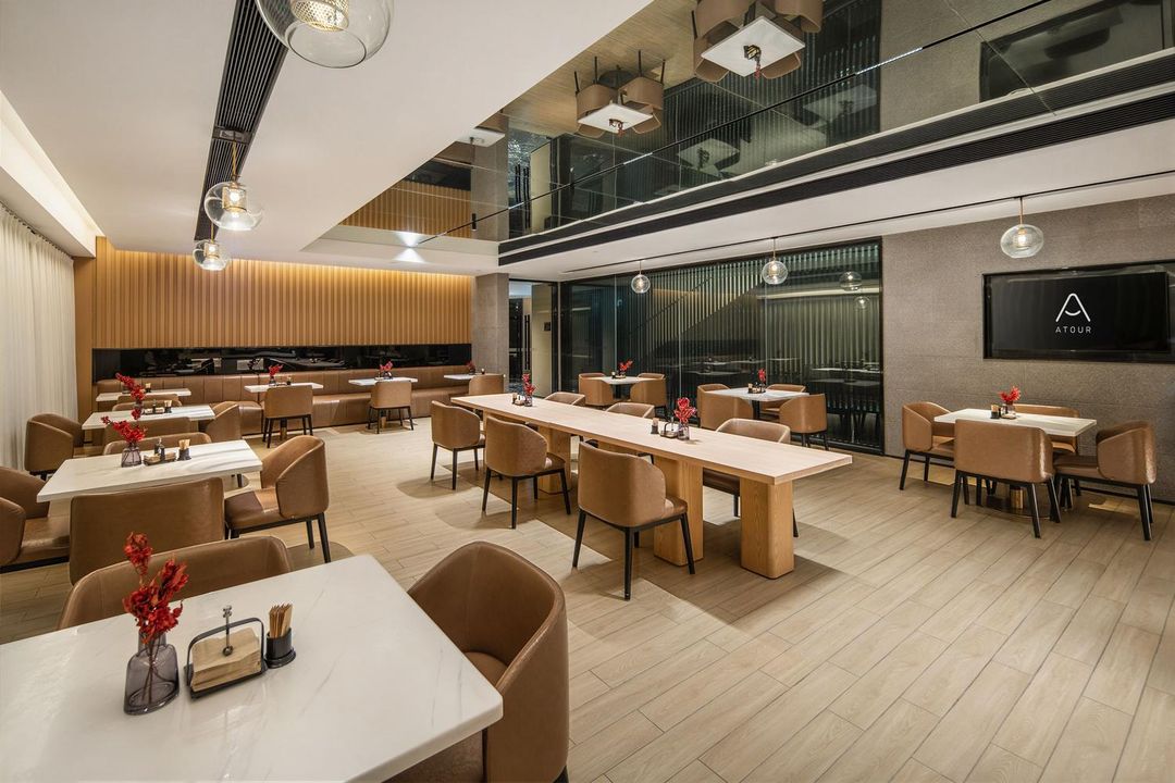 重庆西站站前广场亚朵酒店