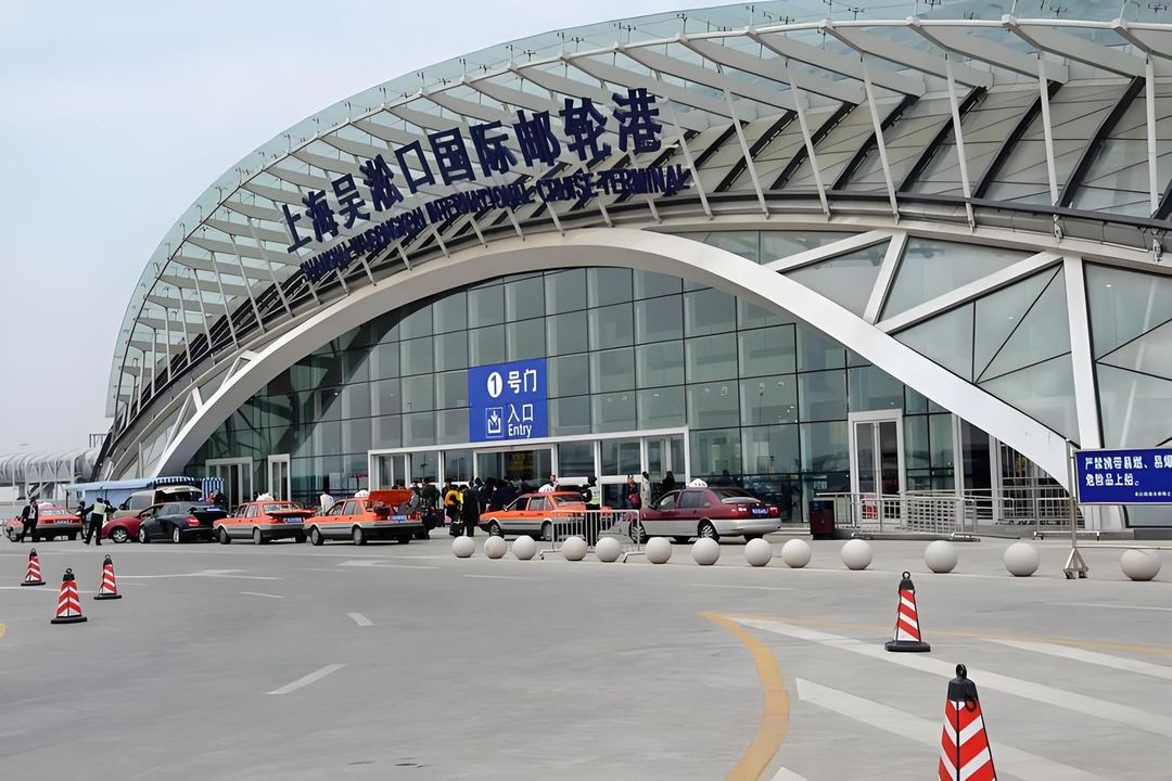 上海吴淞邮轮码头曙光亚朵X酒店