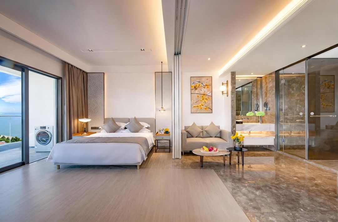 三亚湾洛克铂金海景酒店