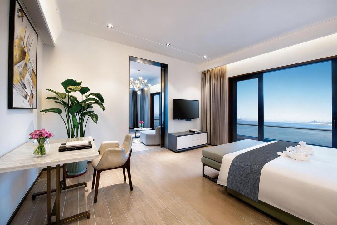 三亚湾洛克铂金海景酒店