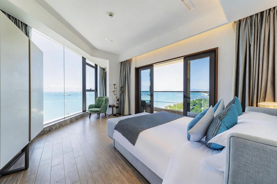 三亚湾洛克铂金海景酒店