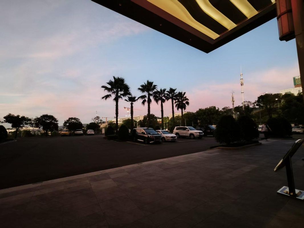 维也纳国际酒店(重庆蔡家向家岗地铁站店)