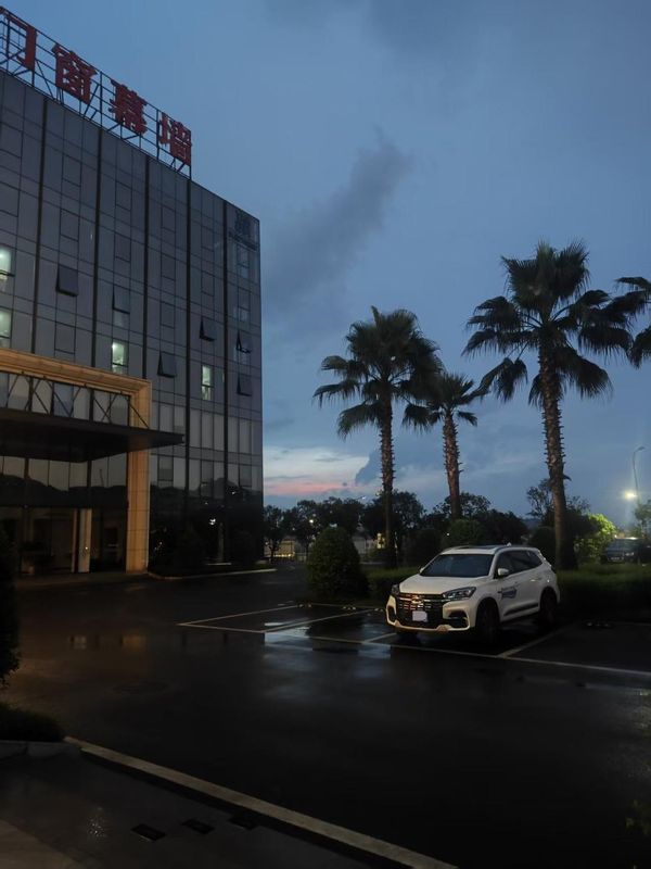 维也纳国际酒店(重庆蔡家向家岗地铁站店)