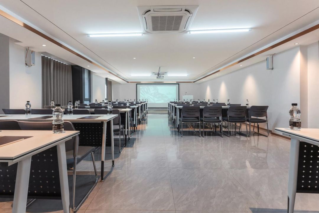 建国铂萃上海宝山呼兰路地铁站酒店