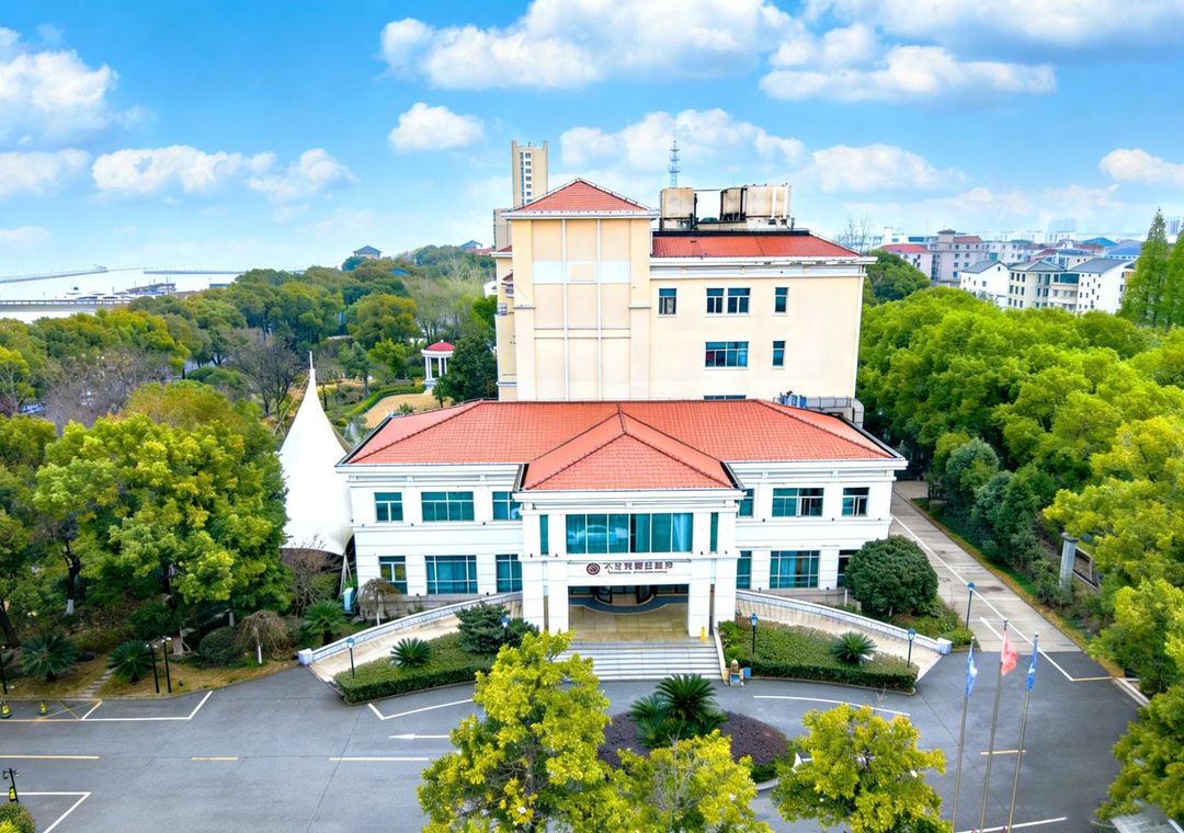 不夜城假日酒店