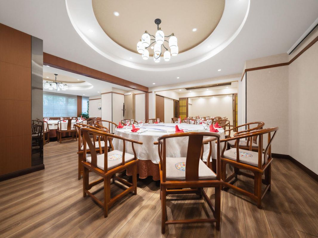 成都八宝大酒店(宽窄巷子骡马市地铁站店)