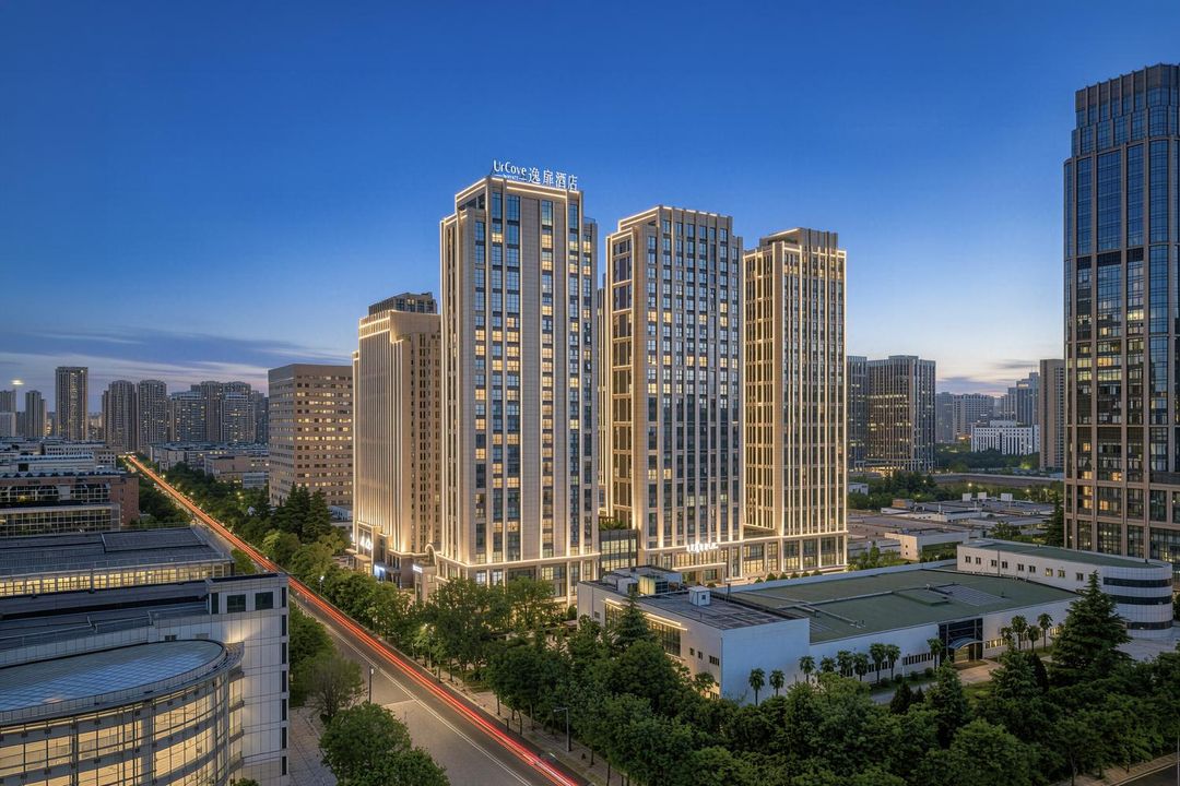 西安高新六路万象汇逸扉酒店