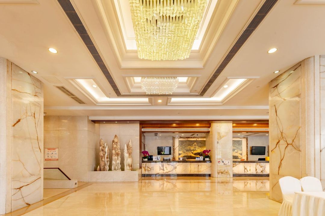 成都金府华美达大酒店(欢乐谷新桥地铁站店)