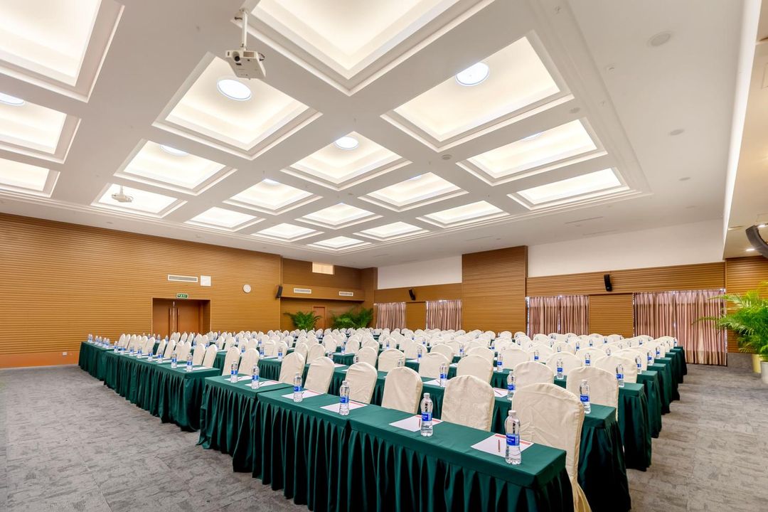成都金府华美达大酒店(欢乐谷新桥地铁站店)