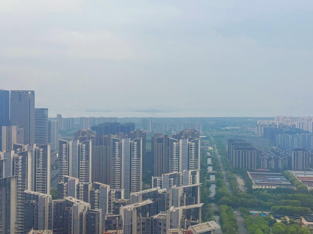 无锡海岸城市民中心地铁站亚朵酒店
