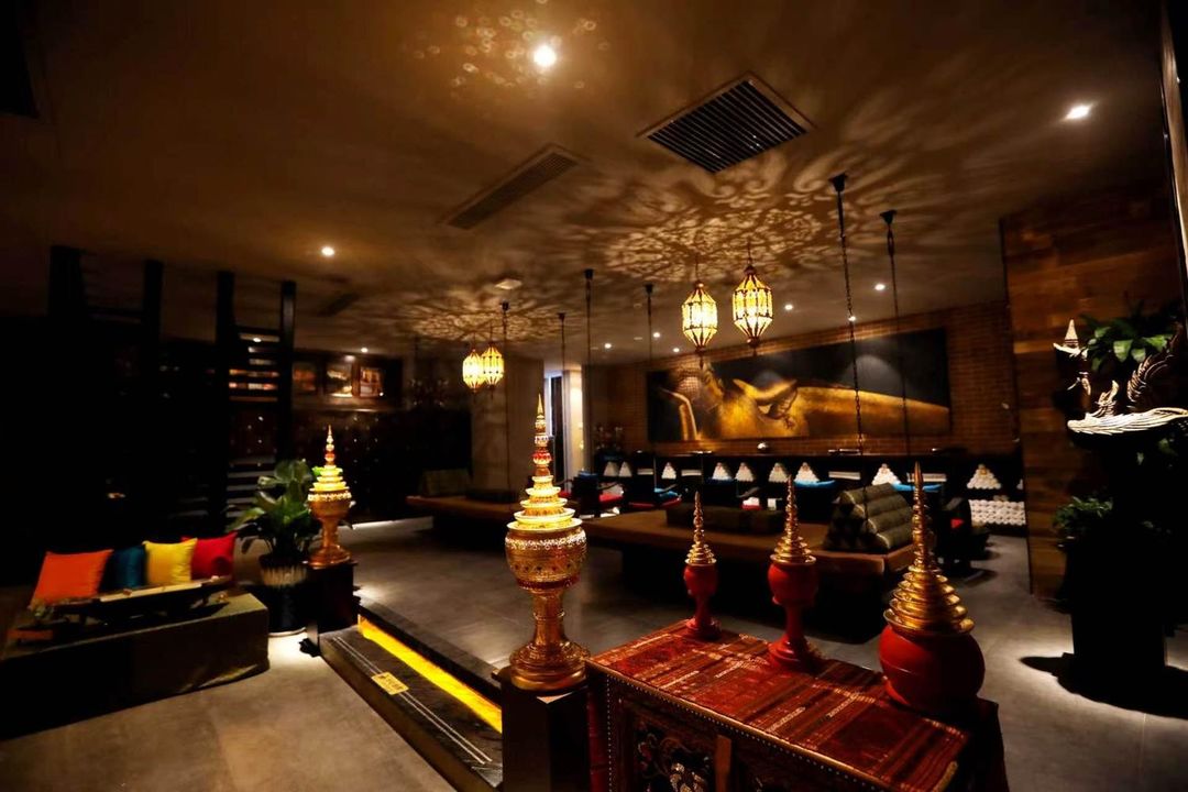 宁波巴丽假日酒店(鄞州万达广场印象城店)