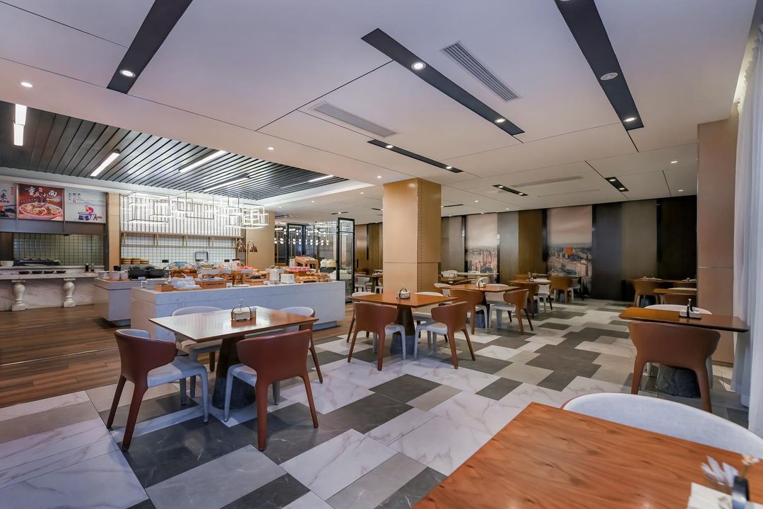 开曼国际酒店(重庆李子坝两路口店)