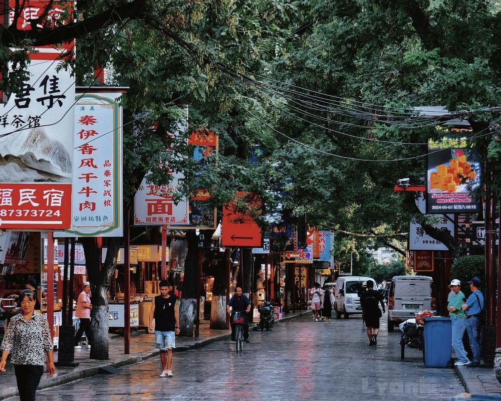 西安钟楼北大街地铁站亚朵酒店