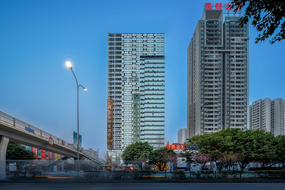 重庆君巢丽呈酒店(冉家坝花卉园轻轨站店)