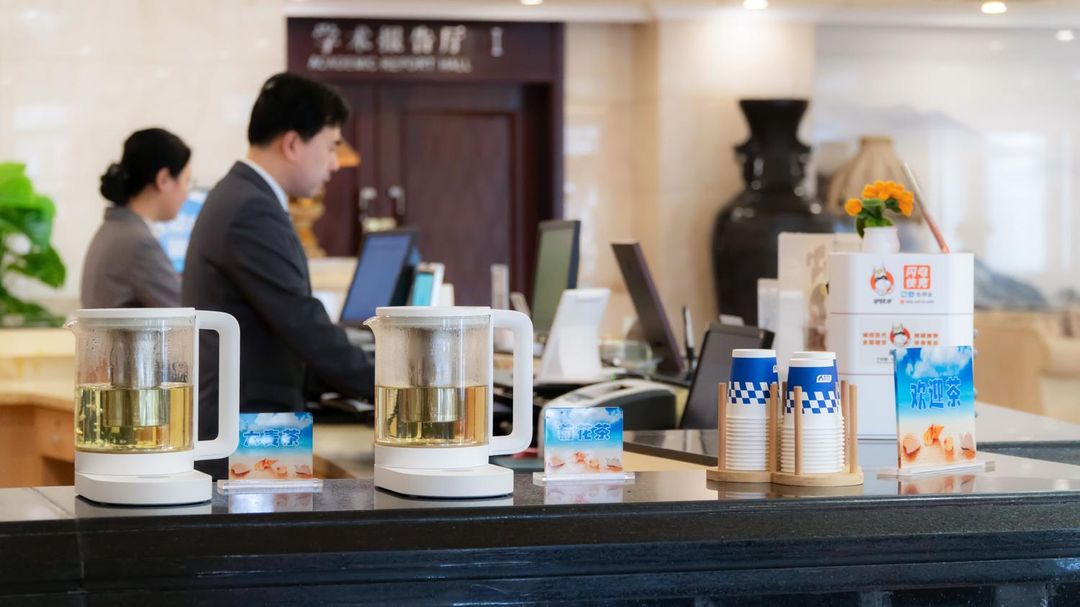 青岛海大学术交流中心(人民会堂地铁站店)