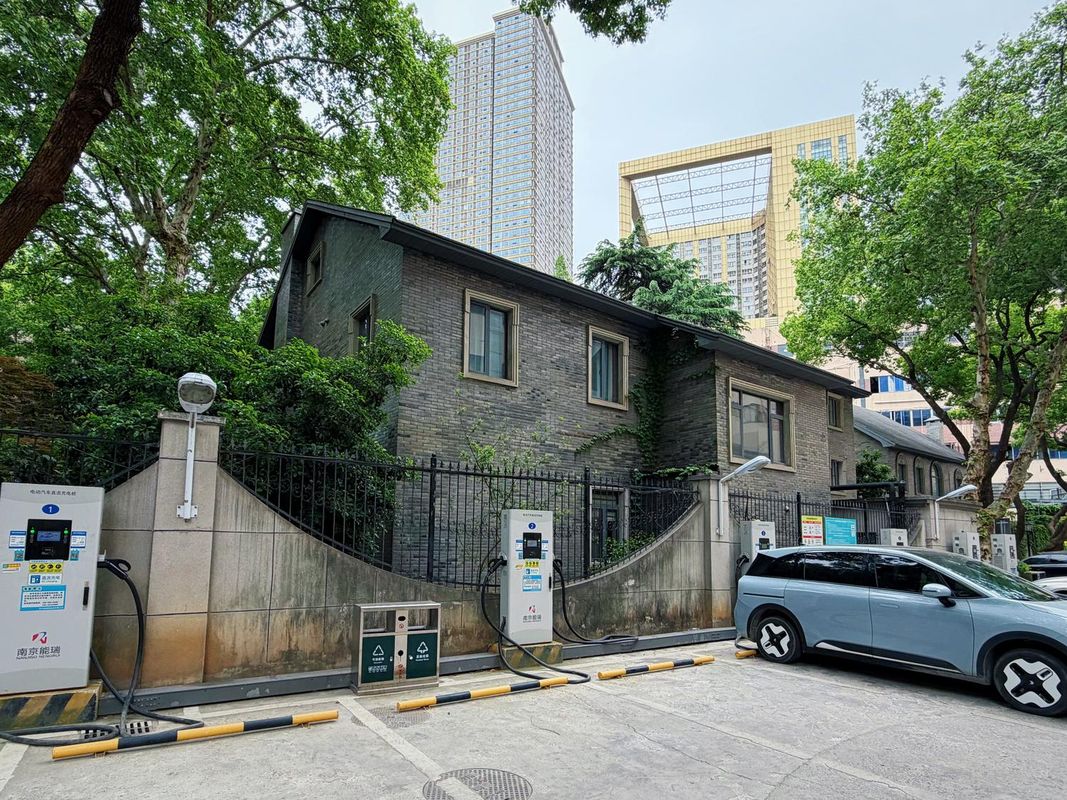 南京华江饭店(玄武湖青春广场地铁站店)