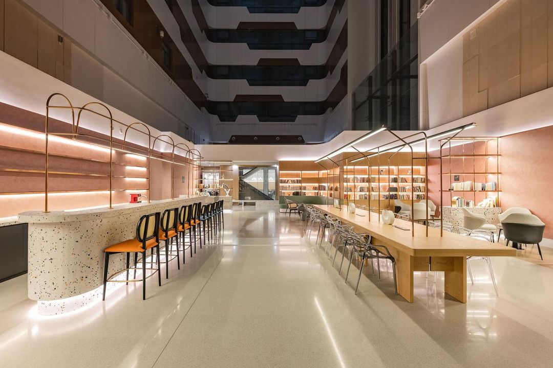 上海大宁市北高新园区亚朵酒店