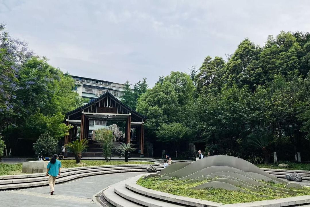 明宇丽呈酒店(成都抚琴夜市西南交大地铁站店)