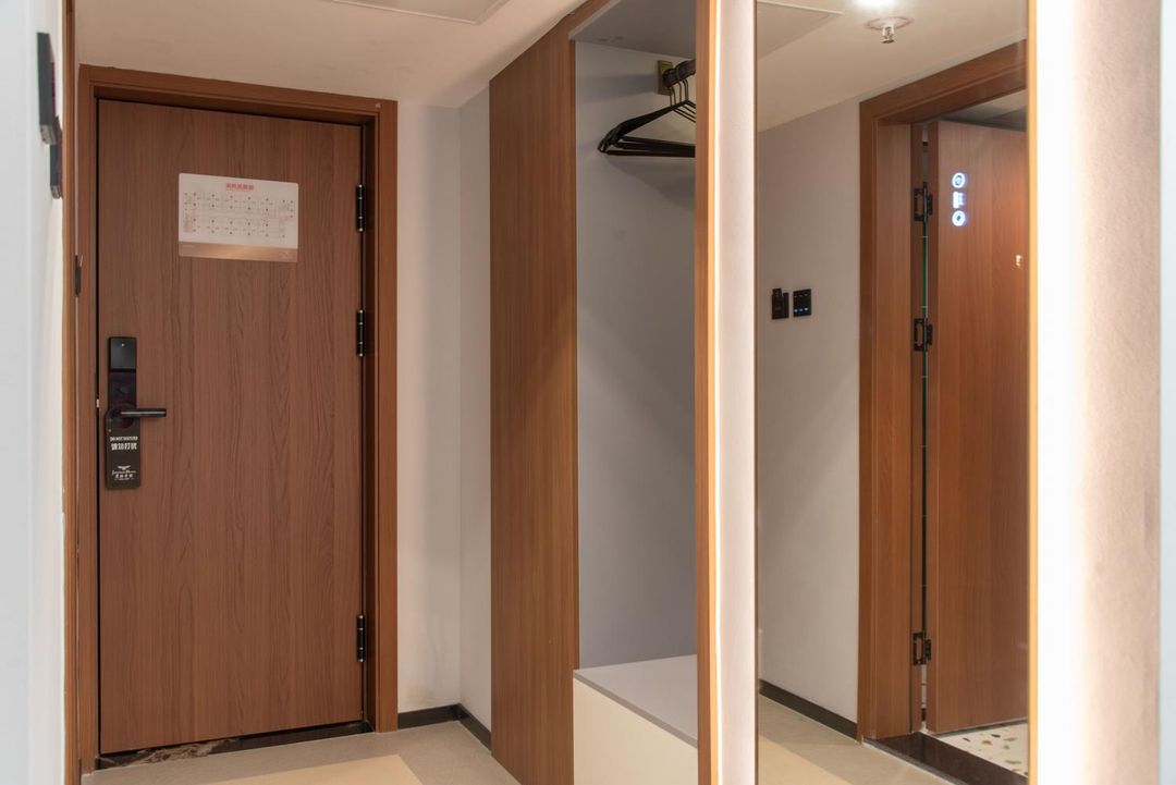 深圳京鹏宾馆(东门老街湖贝地铁站店)